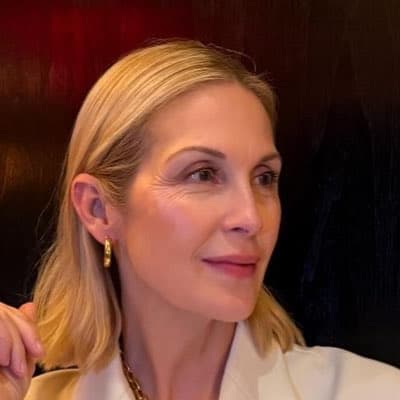 "Kelly Rutherford dazzles in her latest photoshoot, showcasing her stunning style and vibrant energy! Don’t miss her exciting new projects that are sure to captivate fans everywhere!"