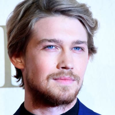 🎉 Big news! Joe Alwyn is set to receive a prestigious Spotlight recognition for his captivating role as Harry Lee in "The Brutalist." Don't miss this career-defining moment! 🌟