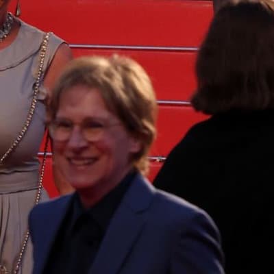 Joe Alwyn just melted hearts with his latest post! 😍 Prepare for an emotional rollercoaster as he shares stunning moments that will leave you breathless. Don’t miss the beauty! 💖✨