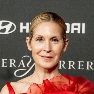 Kelly Rutherford dazzled at the Vanitatis Awards, turning heads in a stunning gown! Don’t miss the highlights of her unforgettable night on the red carpet!