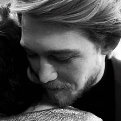 "Heartwarming moment! Joe Alwyn embraces Olivia Colman after her Golden Globe win, radiating pure joy and friendship. Don't miss this touching celebration of talent and camaraderie!"