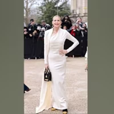 Kelly Rutherford dazzles at Paris Fashion Week, turning heads in a stunning ensemble! Don't miss her fashion-forward moments that are setting trends! #kellyrutherford #parisfashionweek